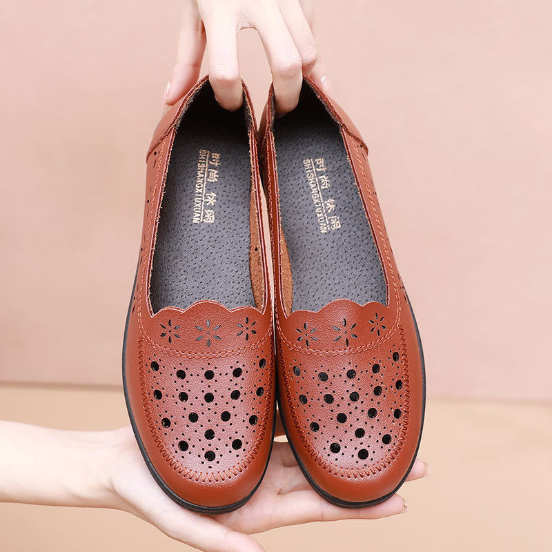 Spring Mom Shoes Sandals Soft Sole Comfortable Flats Hole Hollow Flats Shoes Middle-Aged and Elderly Women's Shoes Elderly Grandma Leather Shoes