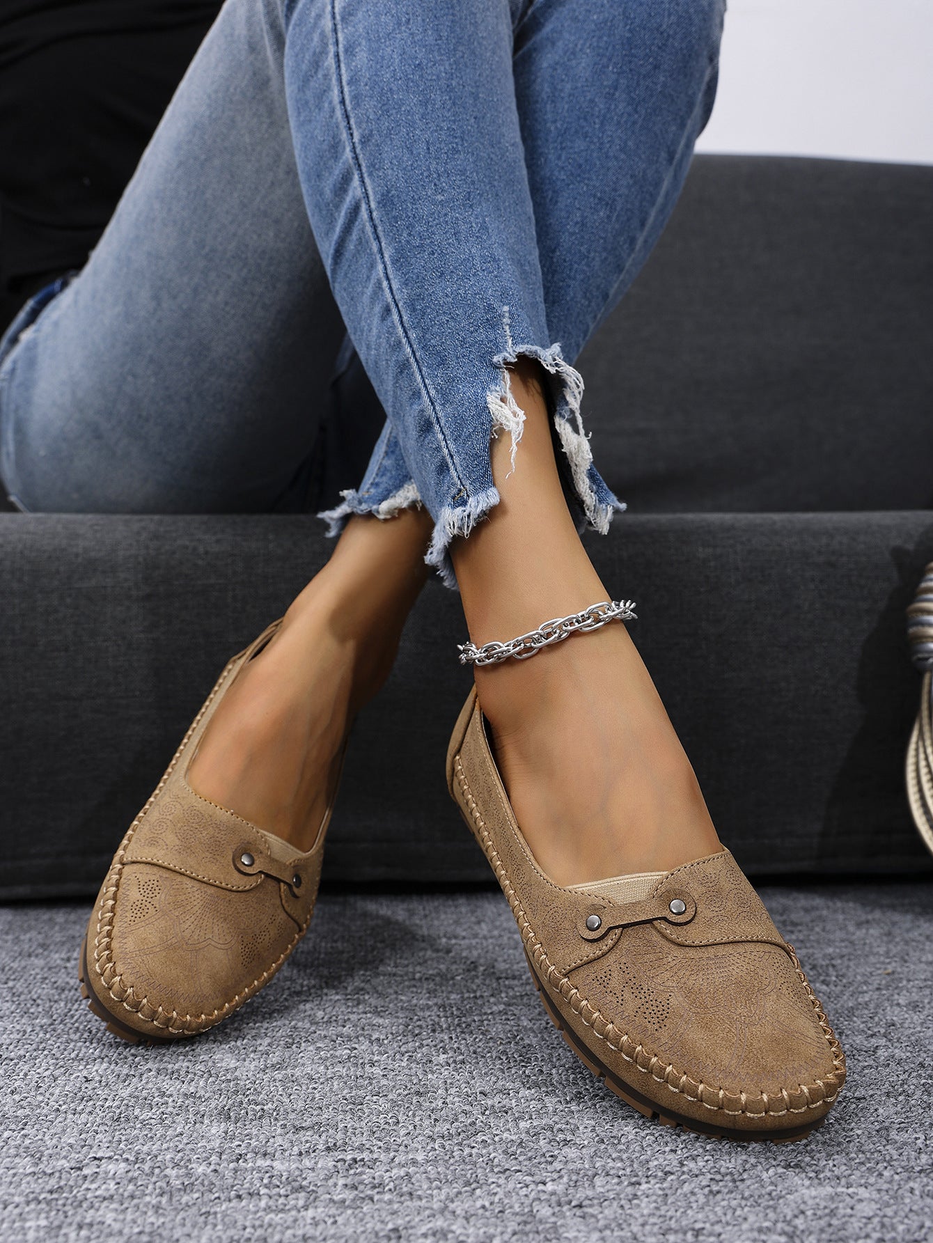 Large Size Popular Foreign Trade Stitched Laser Women's Flats Loafers Foreign Trade Cross-Border E-Commerce Supply Retro