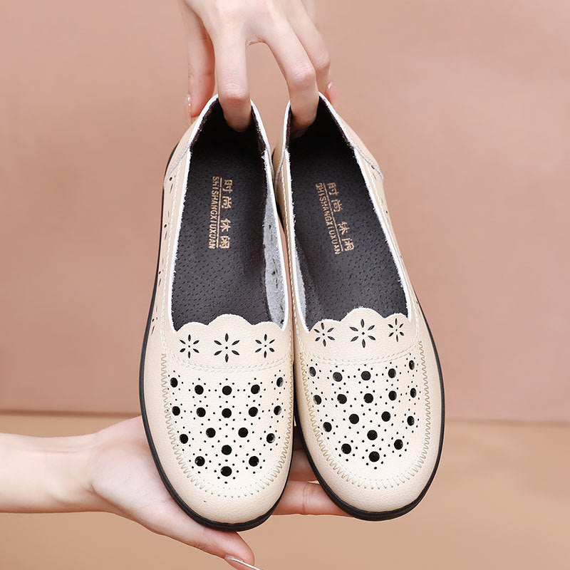 Spring Mom Shoes Sandals Soft Sole Comfortable Flats Hole Hollow Flats Shoes Middle-Aged and Elderly Women's Shoes Elderly Grandma Leather Shoes