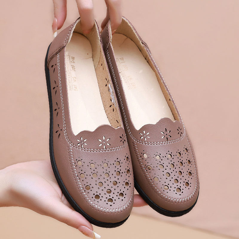 Spring Mom Shoes Sandals Soft Sole Comfortable Flats Hole Hollow Flats Shoes Middle-Aged and Elderly Women's Shoes Elderly Grandma Leather Shoes